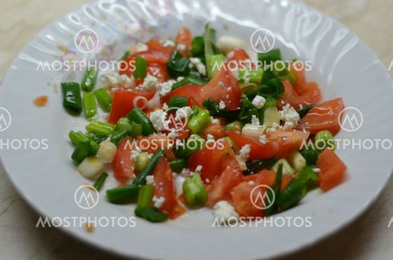 Salad with tomatoes, cheese and onions