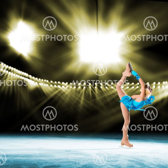 performance of young skaters, ice show