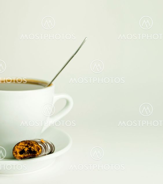 A cup of coffee with cookies
