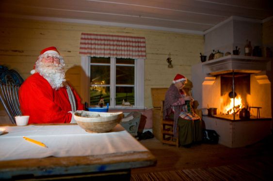 Tomte i sin stuga
