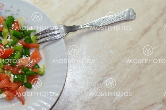 Salad with tomatoes, cheese and onions