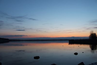 Skymning över älven