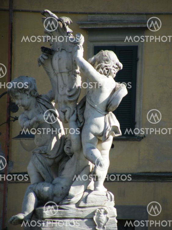 Statue in Piazza dei Miracoli, Pisa