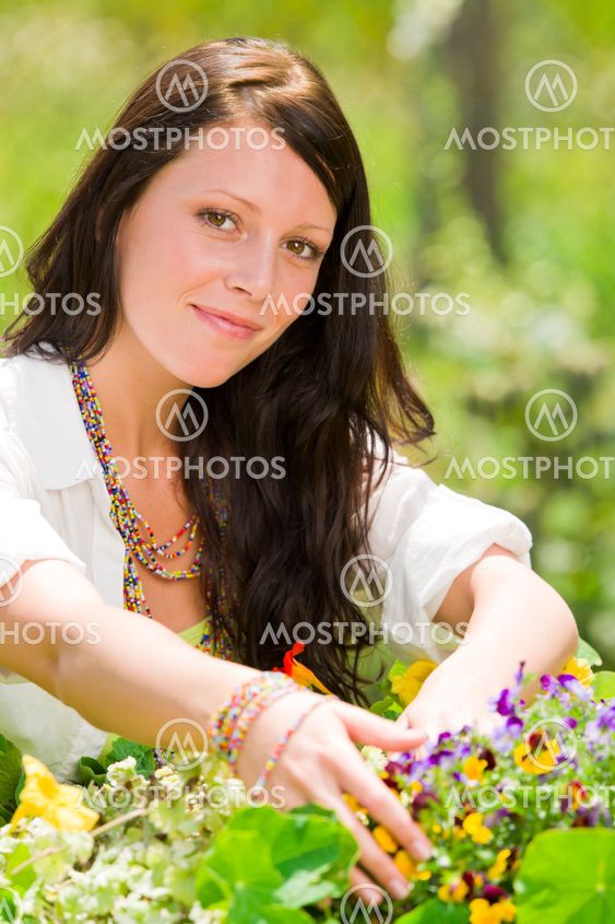 Sommaren trädgård vackra Leende kvinna flower