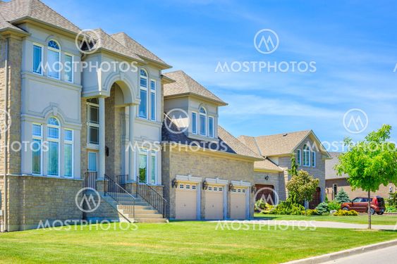 Luxury houses in North America