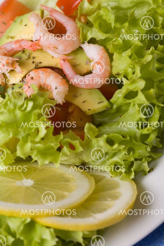 Salad with shrimps and avocado