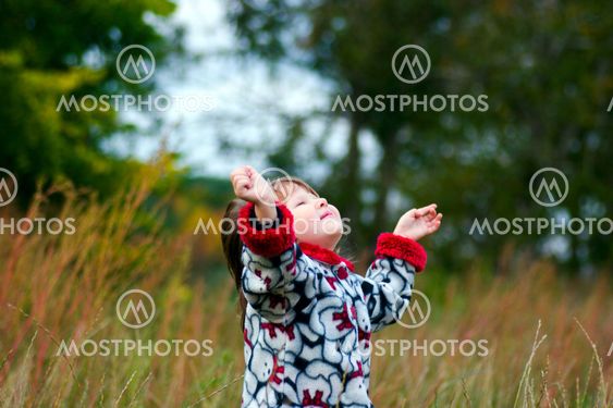 Kid looking up to the sky