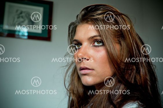 natural portrait of a teenage in withe shirt