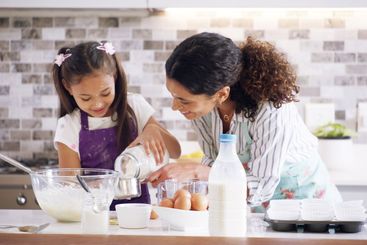 Help, mom and child with measure, baking and learning...