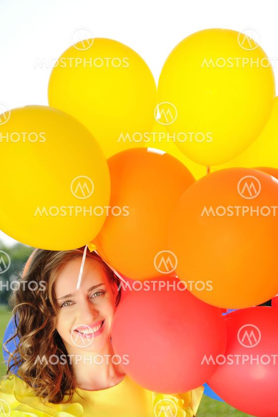 Kvinna med ballonger