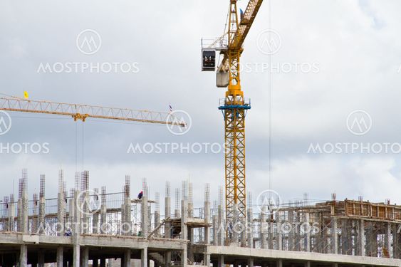 Tower crane and building