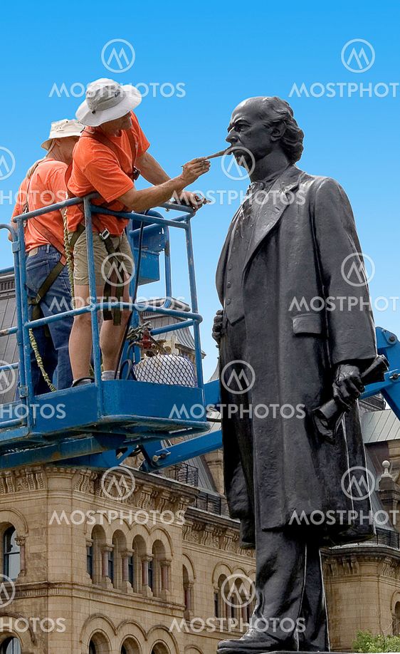 Laurier Statue Cleaning