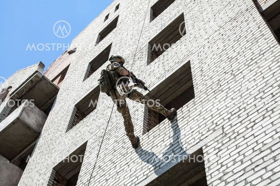 rappeling with weapons