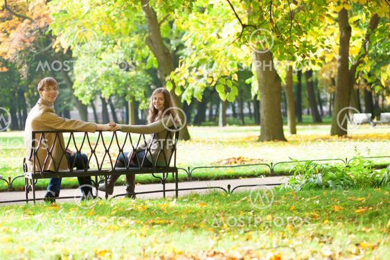 Dating couple in park