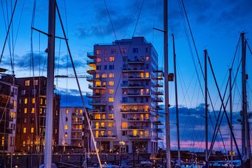 Kvällsljus vid båthamnen i Västra hamnen i Malmö