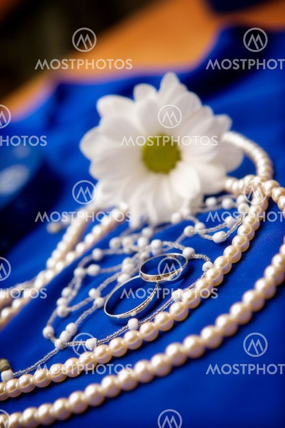 Wedding rings and flower