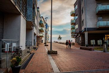 Skymning mellan hus i Västra hamnen