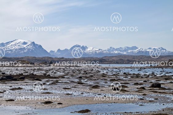 On the island Gimoya