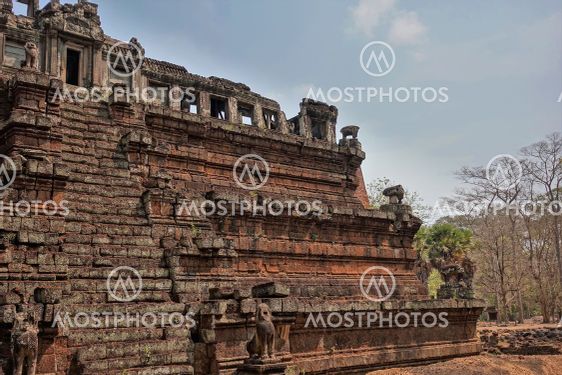 Phimeanakas temple in the famous Angkor.