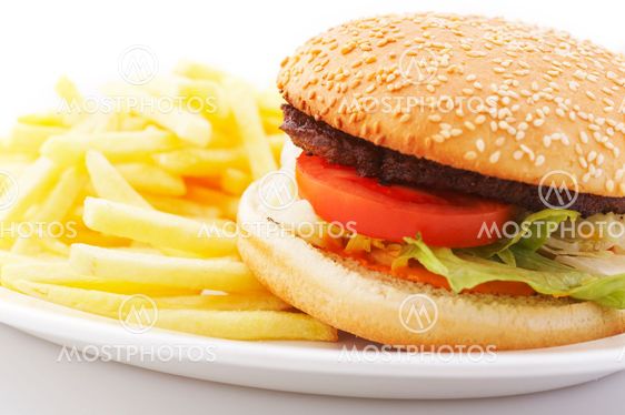 Hamburger ja ranskalaiset perunat