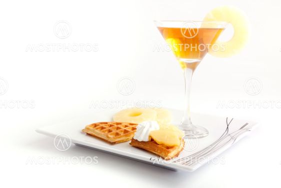 Pineapple Tart Slices with Juice