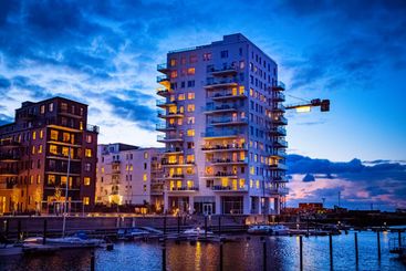 Kvällsljus vid båthamnen i Västra hamnen i Malmö