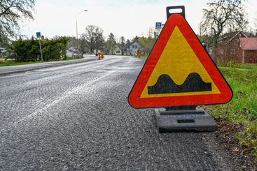 Varning för ojämn väg