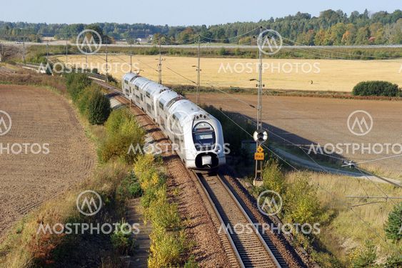 SJ X 40 trains in Hovsta