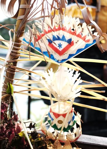 Dried coconut leaves are woven baskets to decorate...