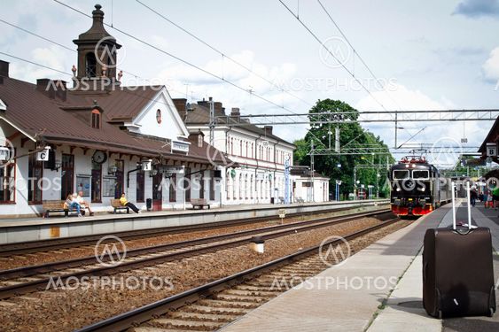 Katrineholm station SJ train arrives 1