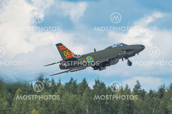 J 32B Lansen in the airshow at Orebro airport
