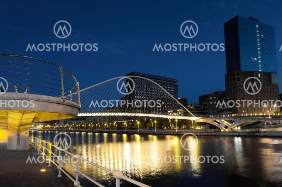 Zubizuri bridge, Abandoibarra, Bilbao, Bizkaia, Spain