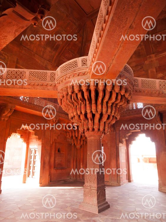 The central pillar of Diwan-i-khas