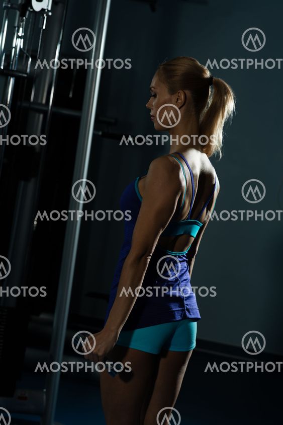 female athlete dumbbell