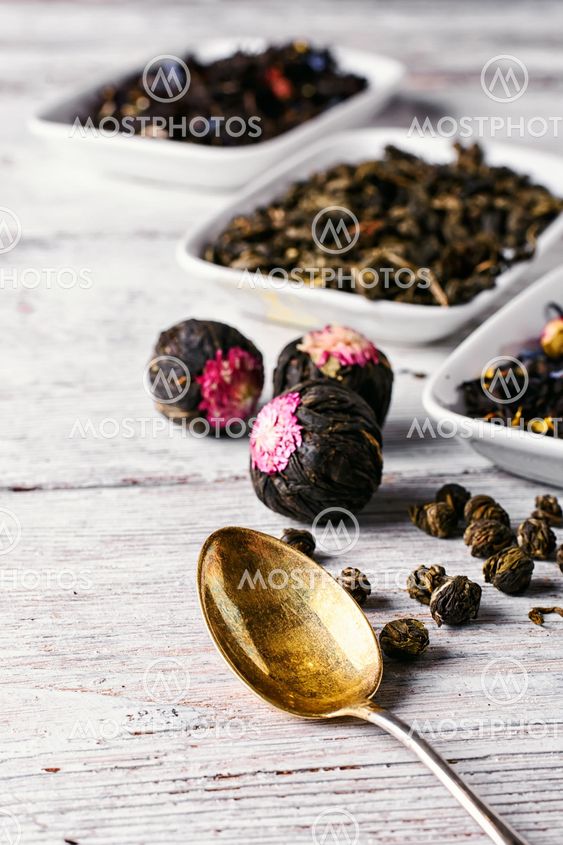 Flavored blooming tea