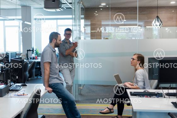 everyday team meeting and brainstorming
