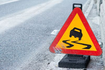 skylt Slirig körbana