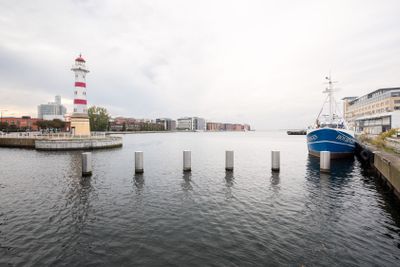 Fyren och fiskebåt i Malmö
