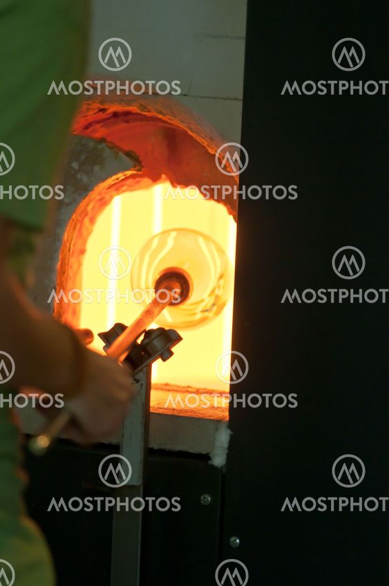 Työssä glassblower