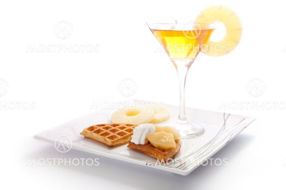 Pineapple Tart Slices with Juice