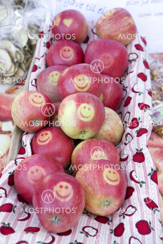 apples, street market in Bergen, Norway