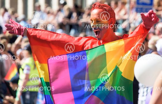 Pridedeltagare på Stockholm prideparad