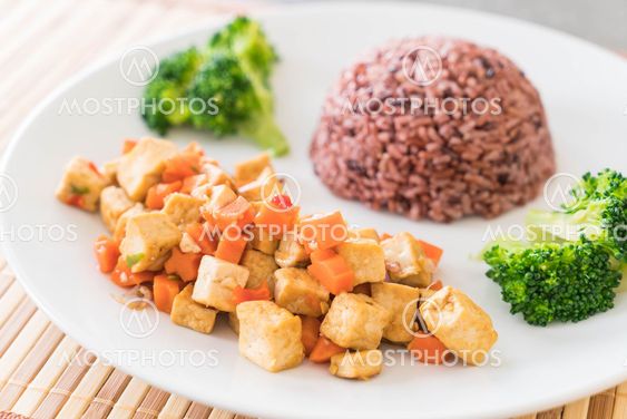 Stir Fried Tofu and Carrot with Berry Rice