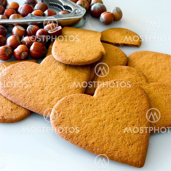 Pepparkakor och hasselnötter