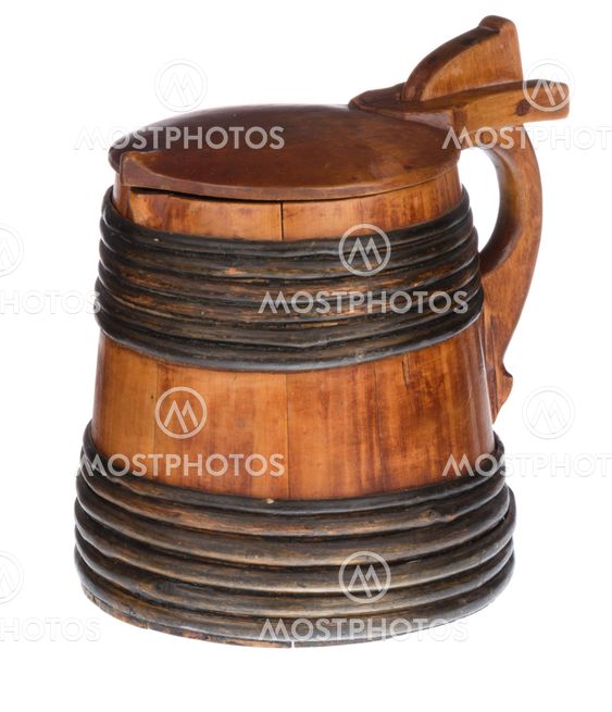Wooden tankard with lid