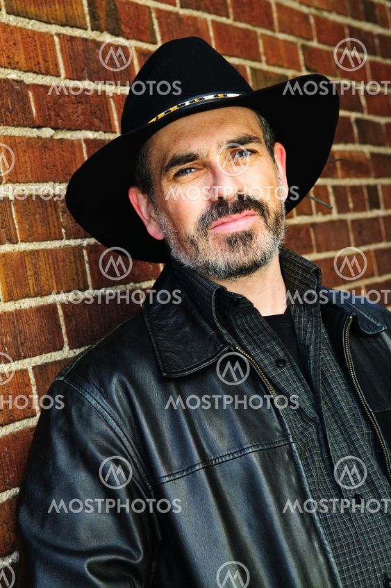 Bearded man in cowboy hat