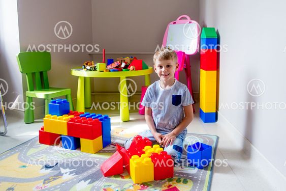 Kid playing with construction blocks