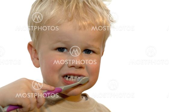 Kid brushing teeth