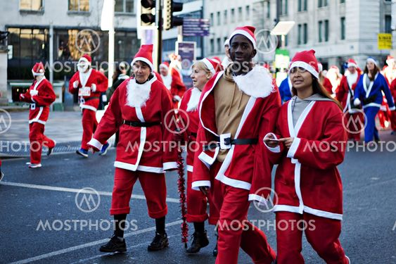 LIVERPOOL UK, 4TH DECEMBER 2016. Runners taking part in...