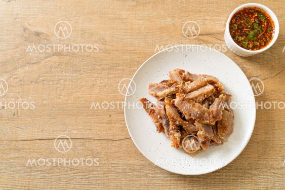Grilled Pork Neck with Thai Spicy Sauce